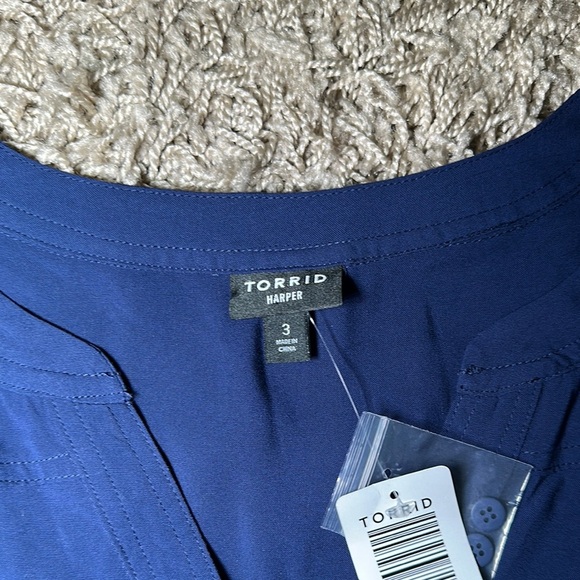 Torrid Blue Buttoned Blouse Vneck Style with Mandarin Collar Plus Size-Size 3X - Picture 3 of 6